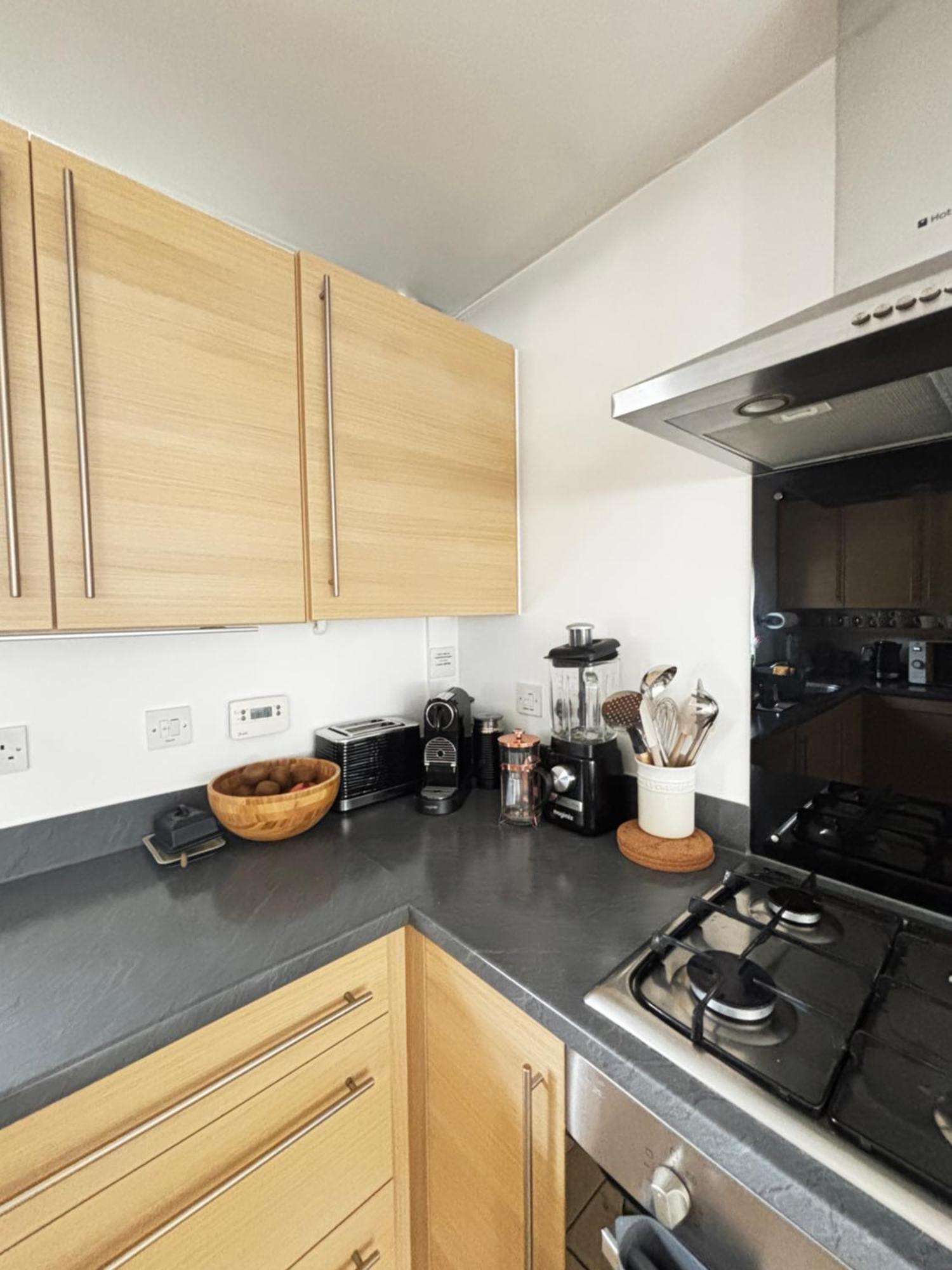 Delux Room With Private Parking, Sleeps 2, Perfect For Cotswold Getaway, Easy A419 Access Blunsdon Exterior photo